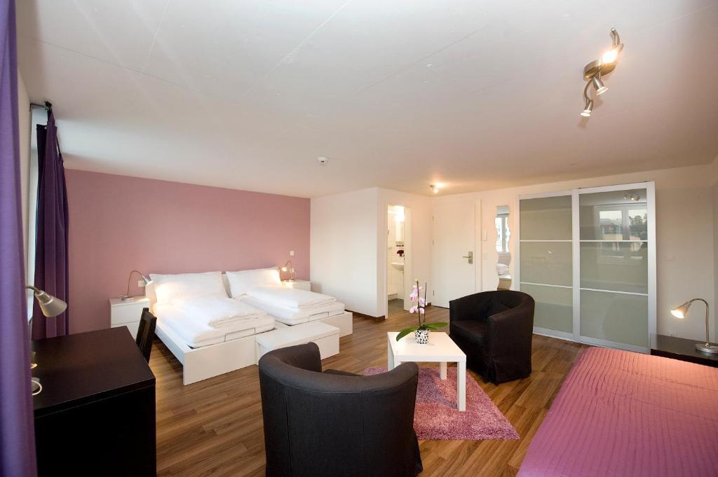 Hotel Restaurant Roessli Uetendorf Стая снимка