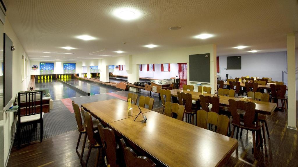 Hotel Restaurant Roessli Uetendorf Екстериор снимка