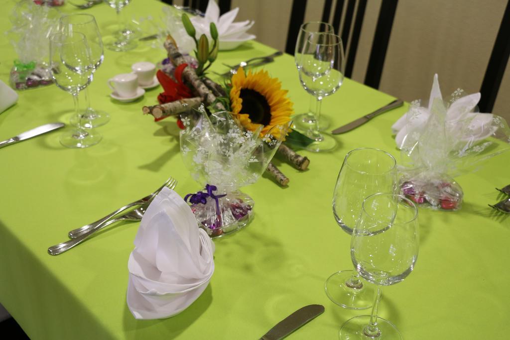 Hotel Restaurant Roessli Uetendorf Екстериор снимка
